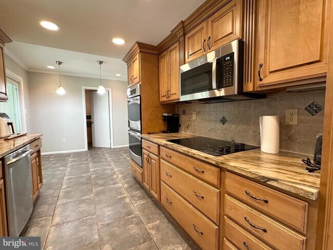 Building Photo - 9805 Binyon Ct