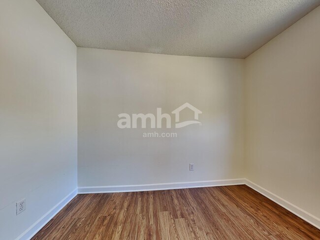 Building Photo - 4945 Hopewood Ln