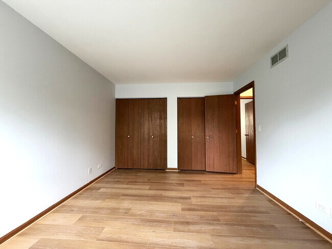 Building Photo - 1724 Hall Pl