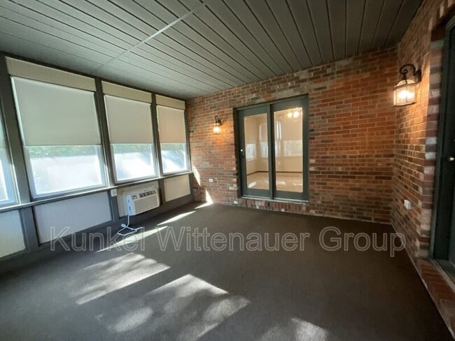 Building Photo - 9 Old Orchard Ln