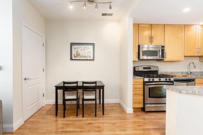Building Photo - 525 N Fayette St