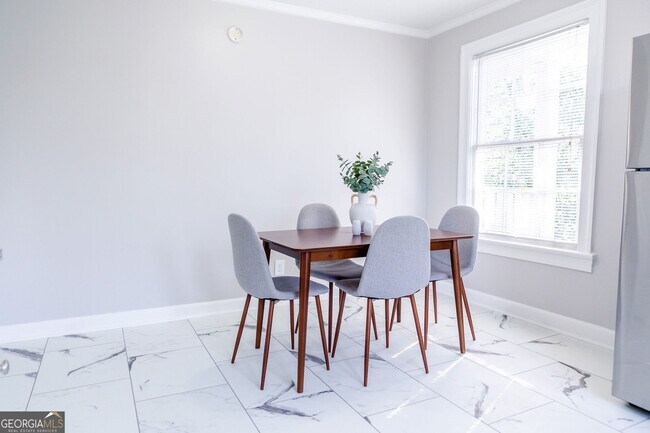 Building Photo - 111 E Screven St