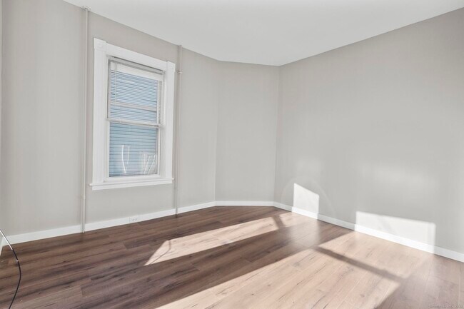 Building Photo - 394 Gregory St