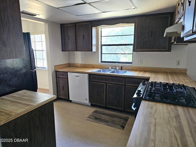 Building Photo - 1668 E Shangri-La Dr