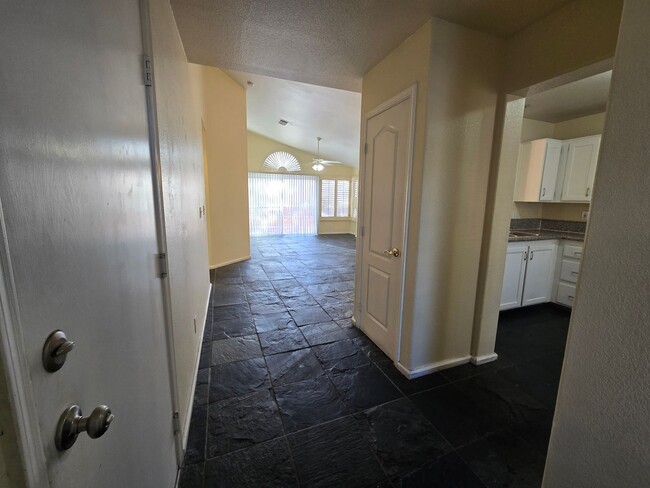 Building Photo - 2417 Bloomington Dr