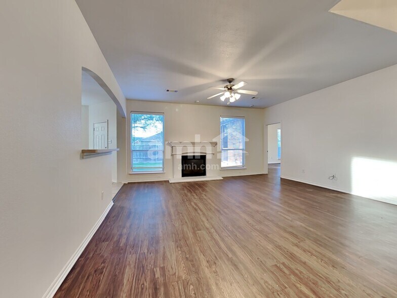 Building Photo - 2609 Alpena Dr