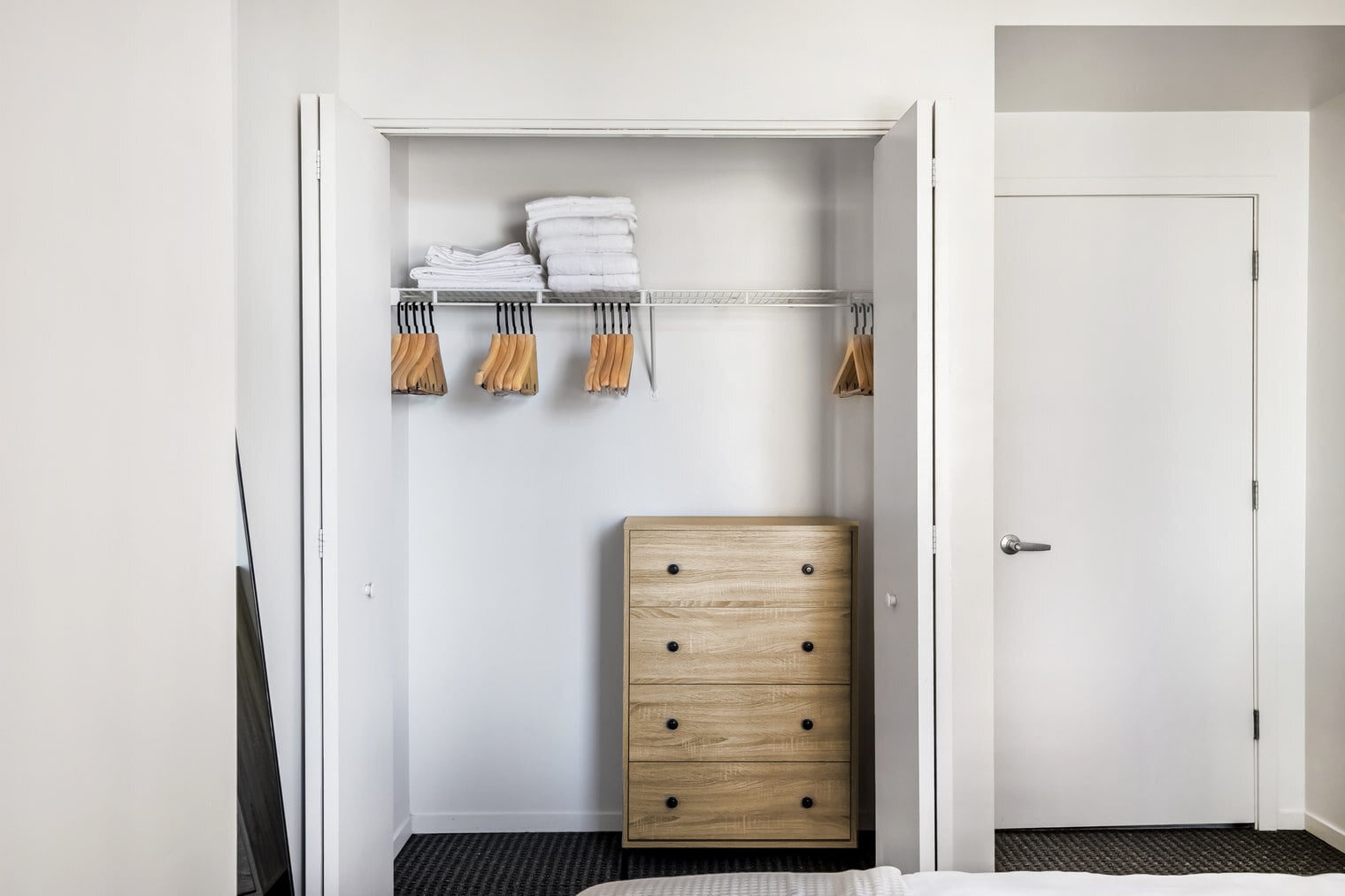 Building Photo - 30 E Roosevelt Rd