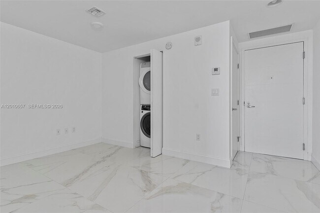 Building Photo - 16385 Biscayne Blvd