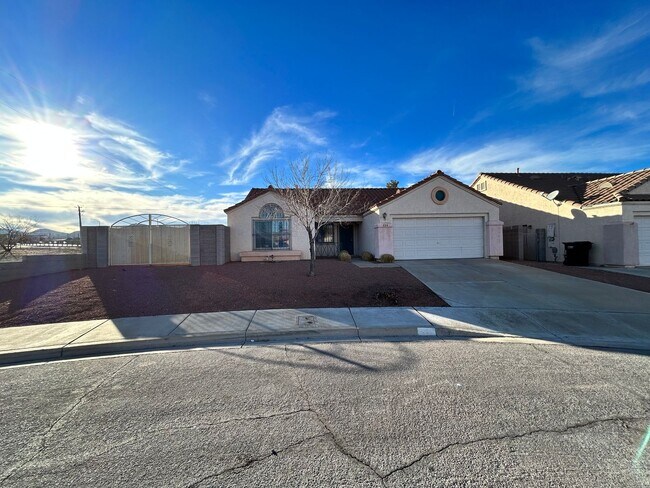 Primary Photo - Welcome Home! Charming 3 Bedroom, 2 Bath, ...