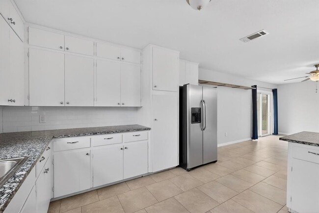 Building Photo - 4805 Broadhill Dr