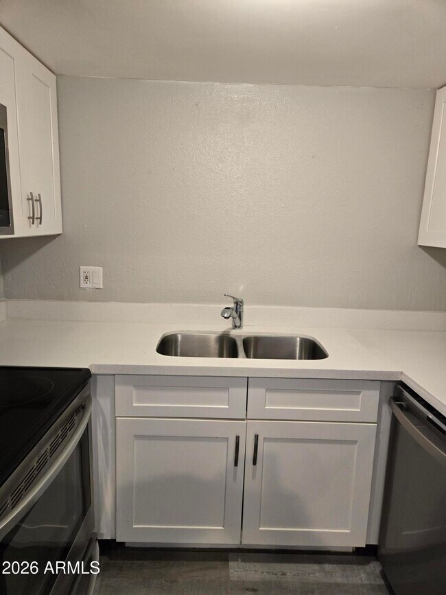 Building Photo - 2674 N 43rd Ave