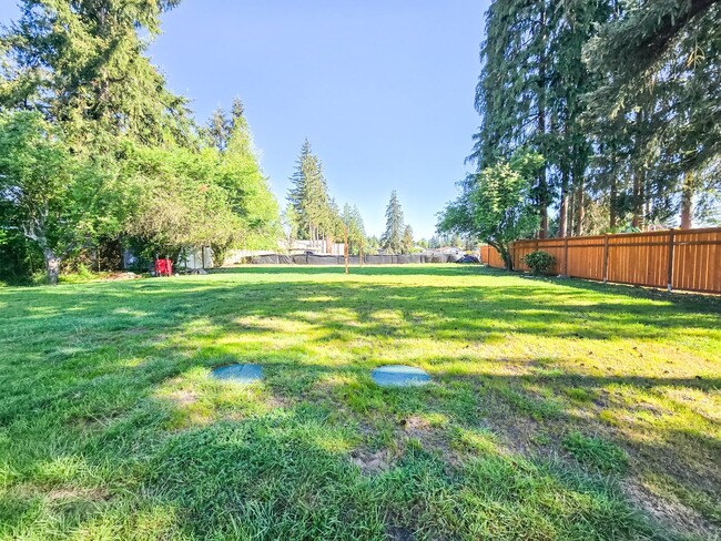 Building Photo - Remodeled Unit in Duplex