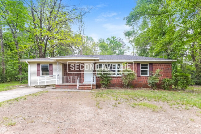 Building Photo - 241 Lake Dr NE