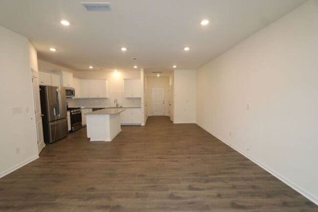 Building Photo - 3BR/3BA Townhome w/ Patio + Community Pool in Matthews