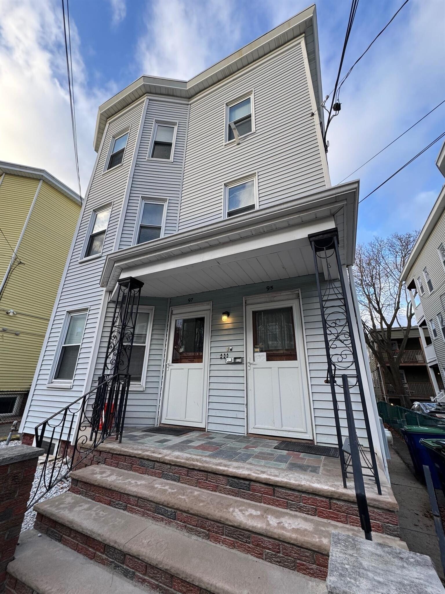 Building Photo - 97 Marion St