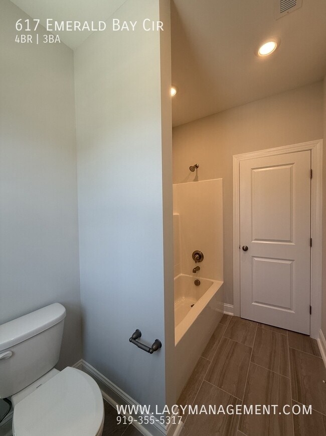 Building Photo - 617 Emerald Bay Cir