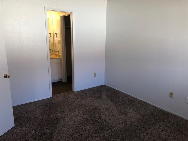 Building Photo - 9609 Aberdeen Way