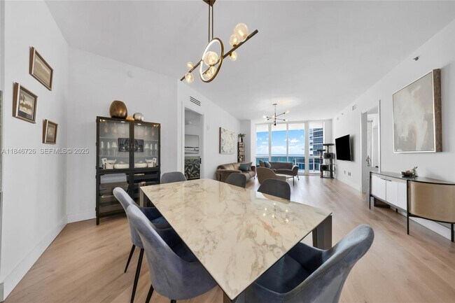 Building Photo - 16001 Collins Ave