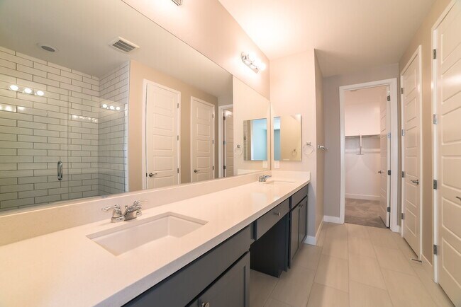 Building Photo - 13359 W Rowel Rd