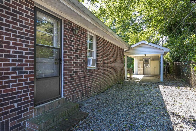 Building Photo - 941 E Ave