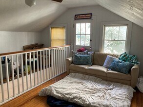 Building Photo - Spacious 4 Bedroom House!!!