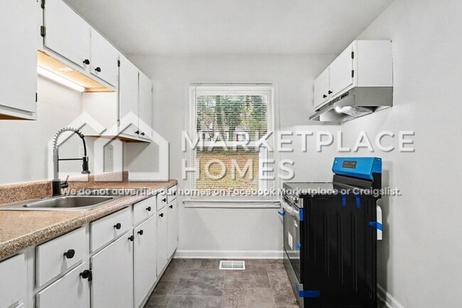 Building Photo - 2996 Palm Dr