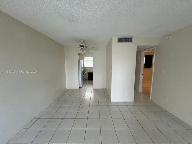 Building Photo - 6211 SW 37th St