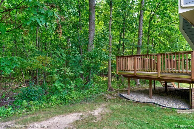 Building Photo - 41498 Cornell Dr