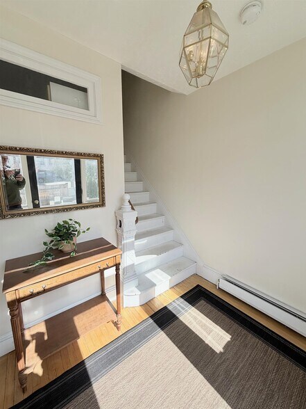 Building Photo - 72 College Ave