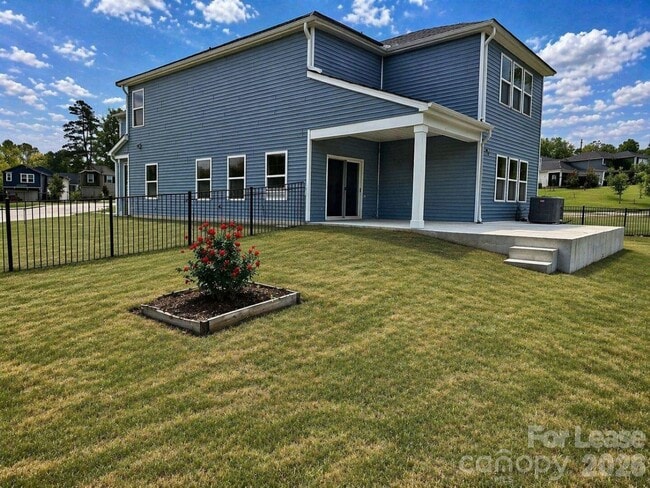 Building Photo - 2019 Red Ash Dr