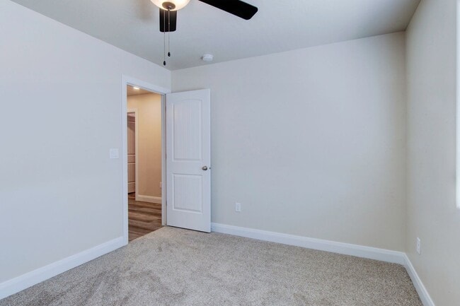 Building Photo - Brand New Spacious Townhome