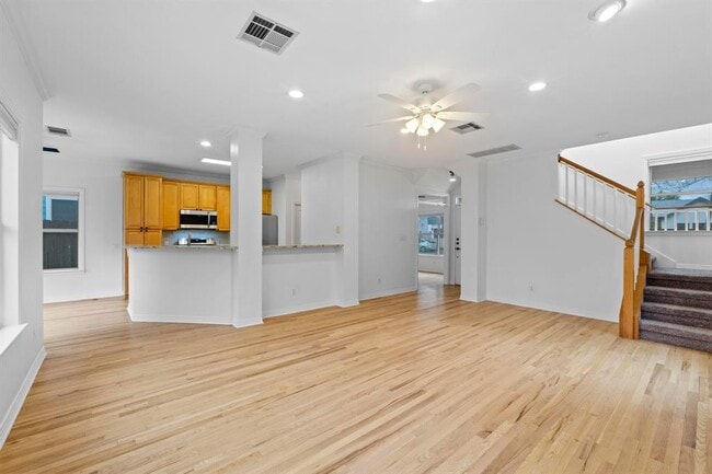 Building Photo - 5512 William Holland Ave