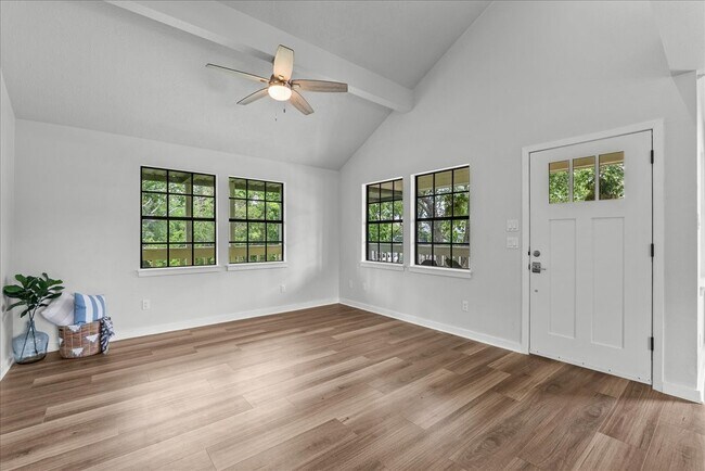 Building Photo - 310 Lakeside Dr