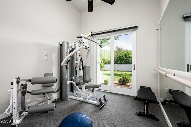 Building Photo - 6649 E Berneil Dr