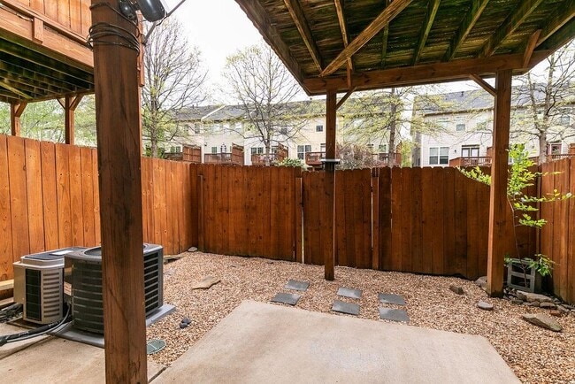 Building Photo - 827 Charles Bank Ave SE