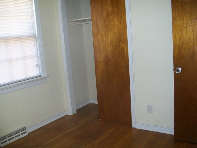Building Photo - 3919 Redstone Dr