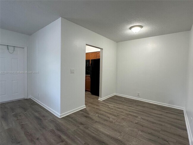 Building Photo - 1400 NE 56th St