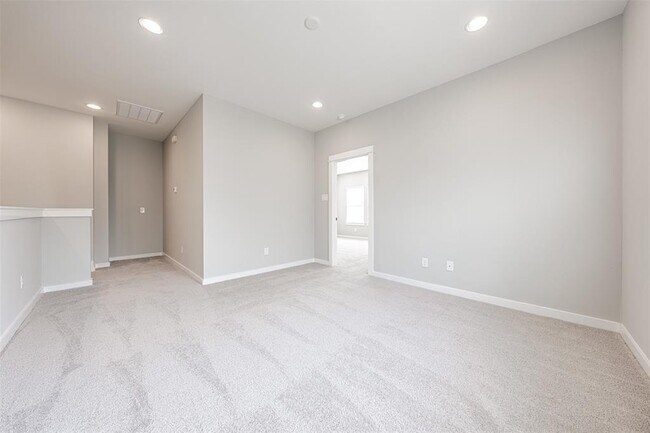 Building Photo - 8402 Berry Grn Ln