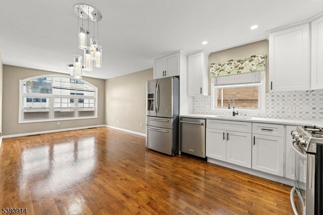 Building Photo - 110 16th Ave