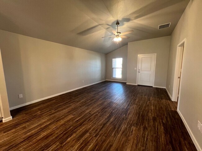 Building Photo - Rare 3 Bedroom In Frenship ISD!