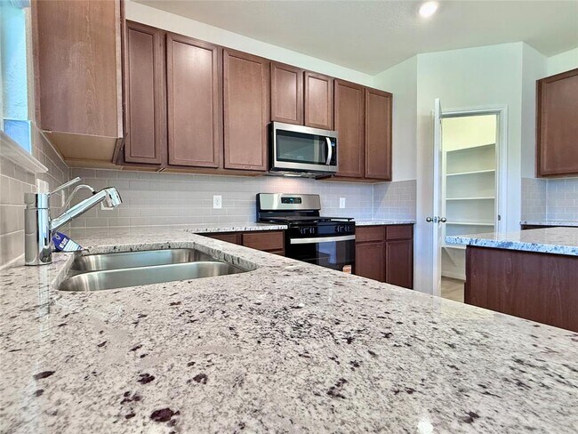 Building Photo - 18227 Dahlia Dale Dr