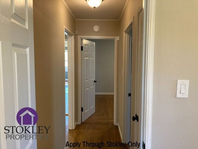 Building Photo - 2438 Upland Dr