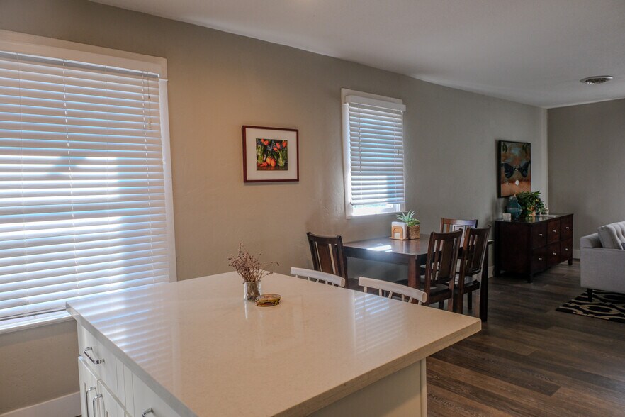 Building Photo - 5532 N Haight Ave