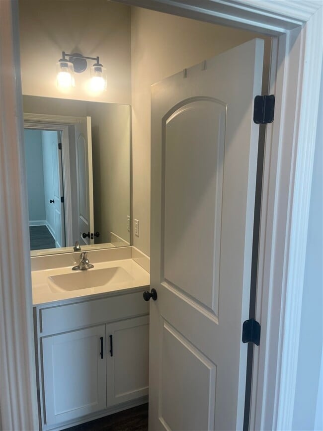 Building Photo - 705 Village Creek Dr