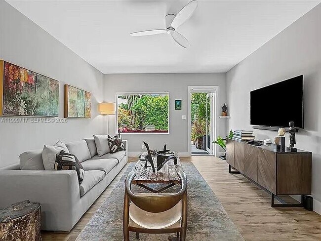 Building Photo - 808 NE 17th Way