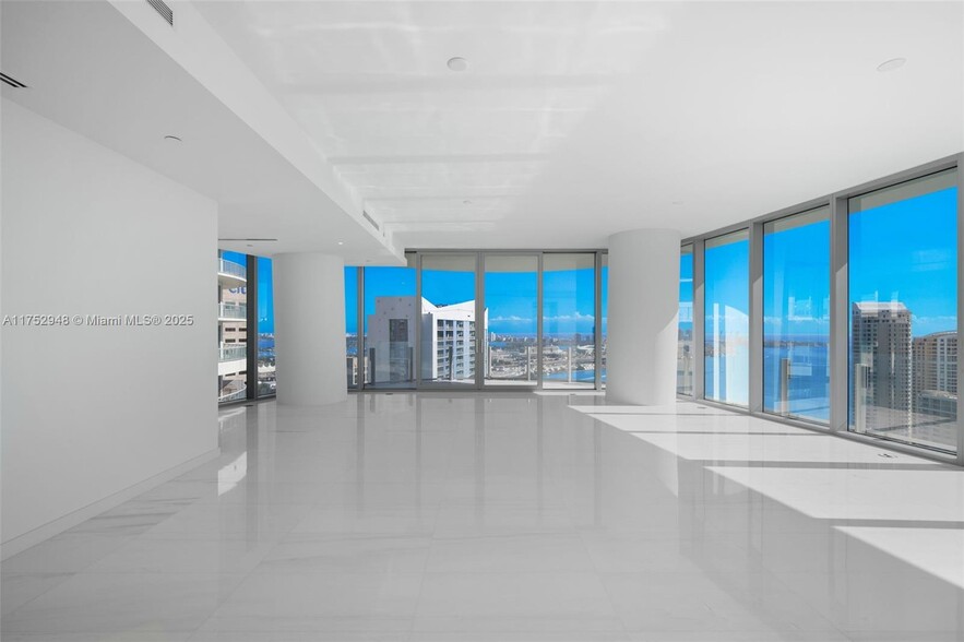 Building Photo - 300 Biscayne Boulevard Way