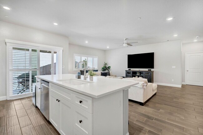 Building Photo - 4133 Sierra Madre Ave