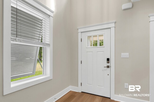 Building Photo - 27085 Park Dr