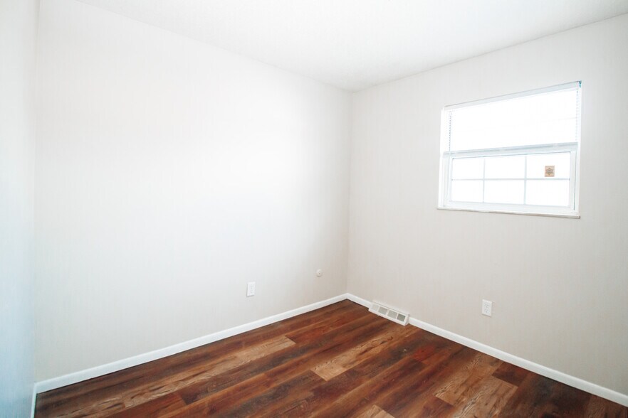 Building Photo - 653 Williamsville Ave