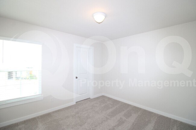 Building Photo - 330 Fire Rock Dr